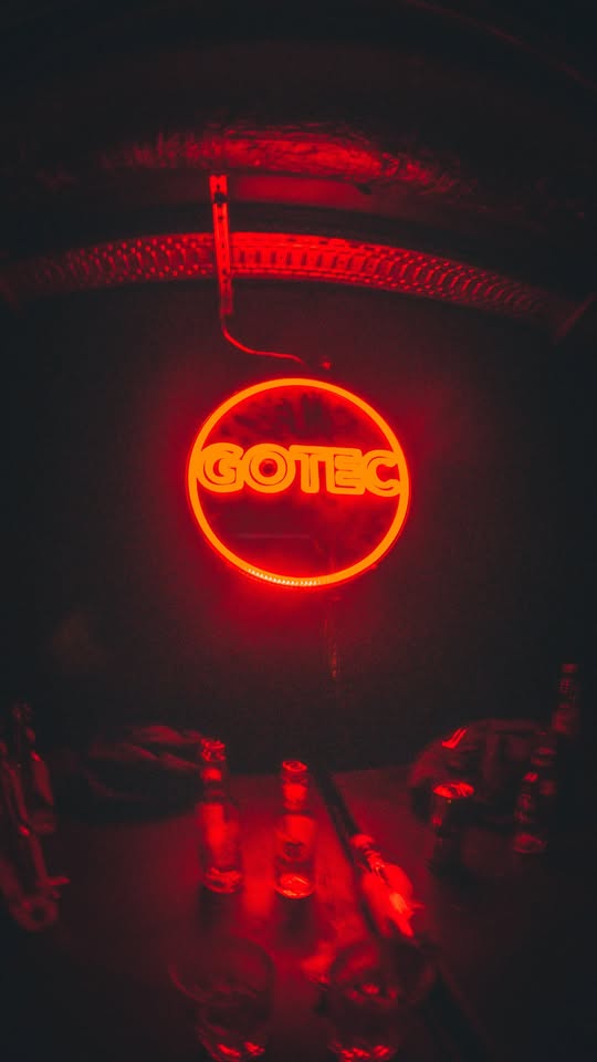 SECRET LINEUP 