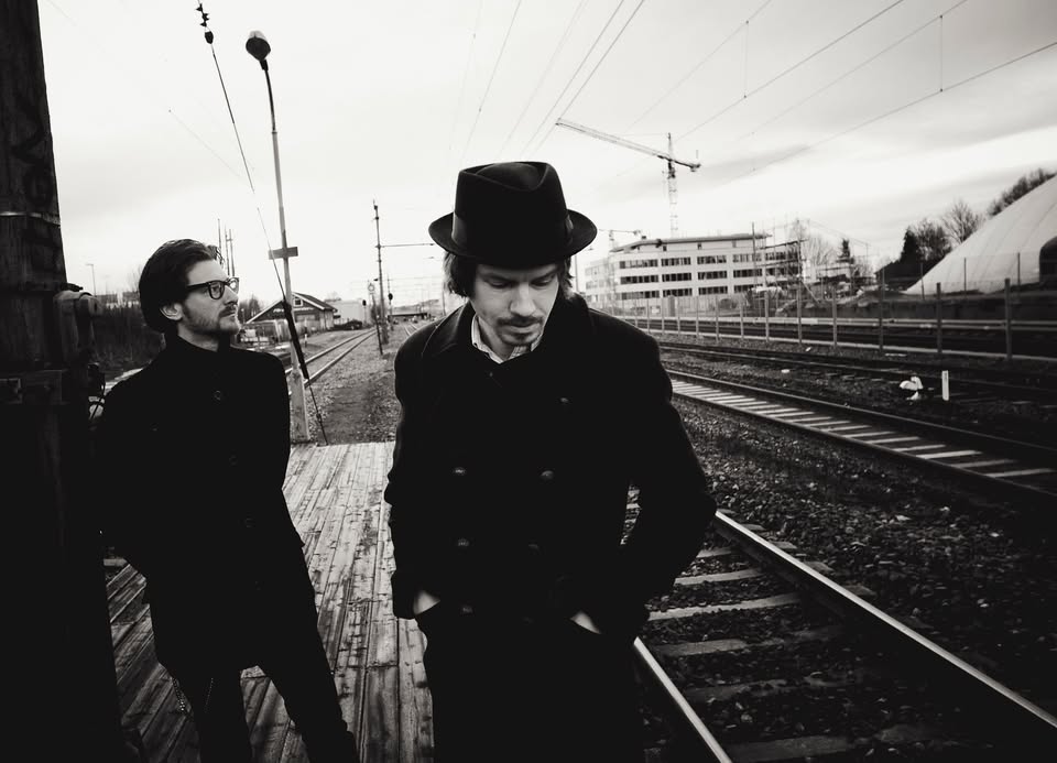 Mayflower Madame (NOR)  - Hamburg - Goldener Salon / Hafenklang