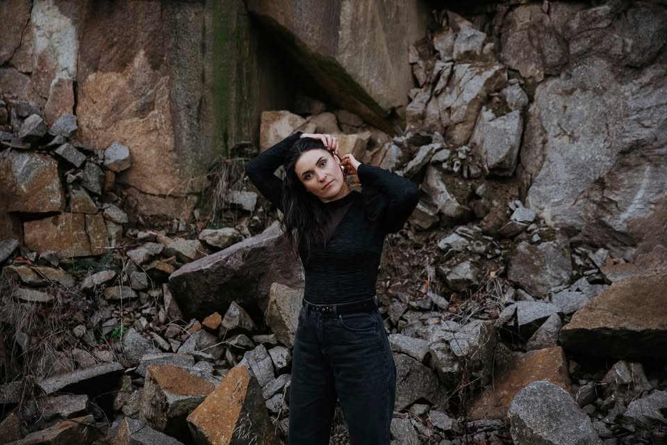 JANDA (Special Guest: Thari Kaan) - Singer/Songwriter