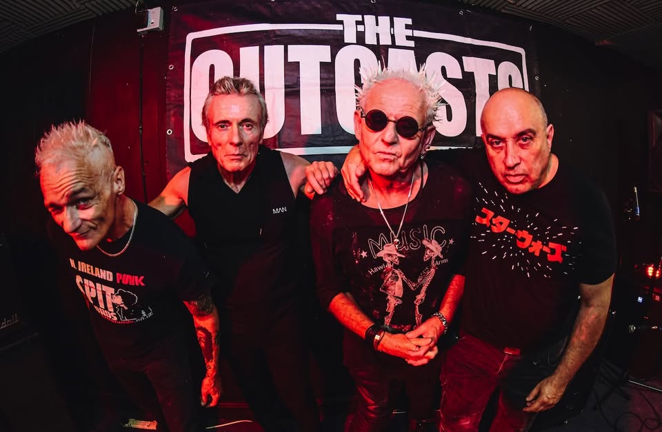 The Outcasts & Pissed Ones - Hamburg - Goldener Salon / Hafenklang