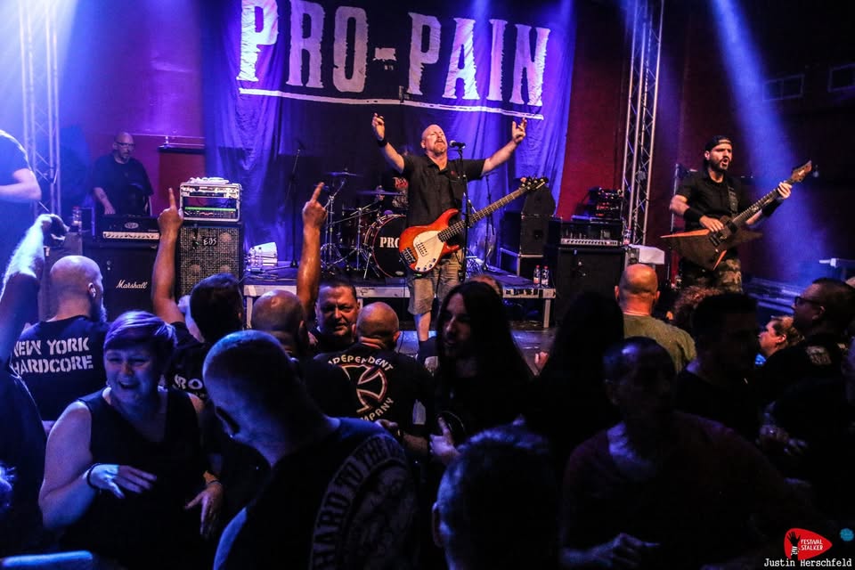 PRO-PAIN & Gäste: STRENGTH & EXA - Essen