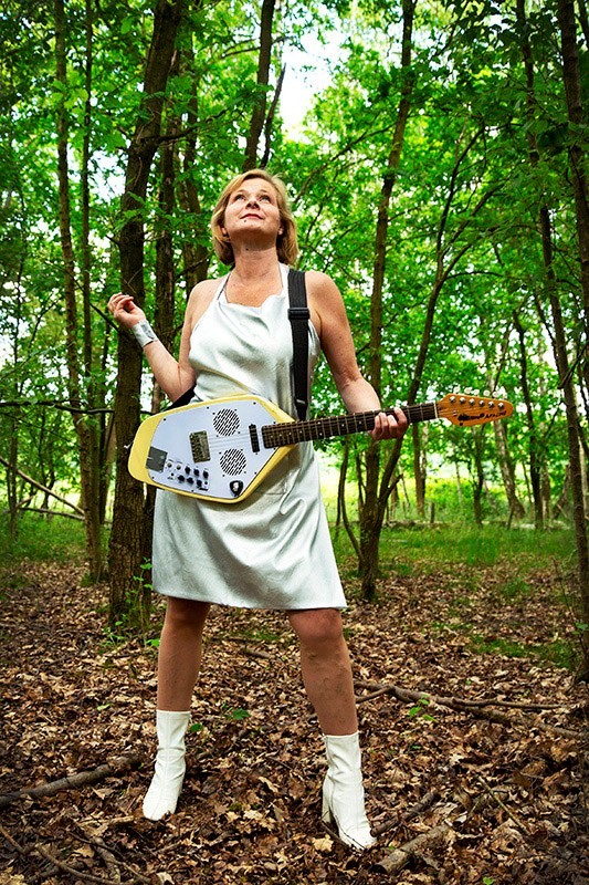 Bernadette La Hengst: „Warum ich so laut singen kann“ / Lesung und Konzert